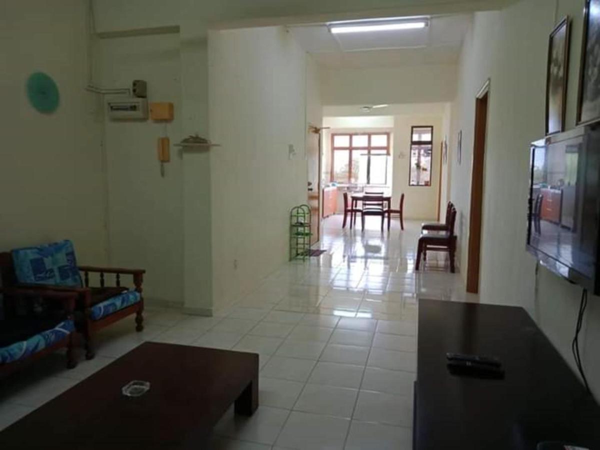 Oyo Home 90419 Sahar Guesthouse Malacca Ngoại thất bức ảnh